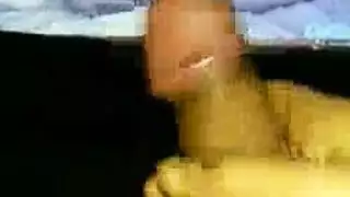قذف في مركز المسرح: عرض إباحي مباشر