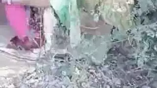 عاهرة متنقلة في حديقة عامة تأخذ عدة أعضاء ذكرية