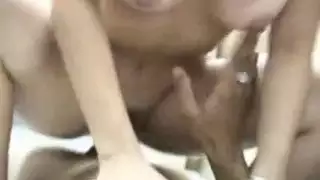 مقابلة شركة تنتهي بقذف متفجر على الوجه