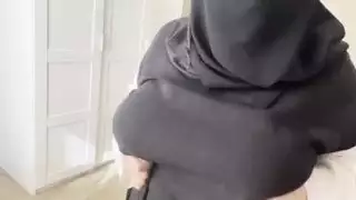 مغازلة الزوجة العربية عارية الصدر تؤدي لجنس صريح