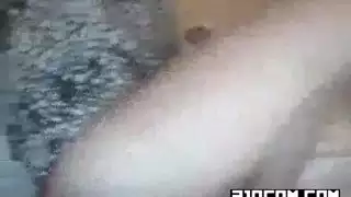 الجمال التركي المشاغب يدخل من الباب الخلفي