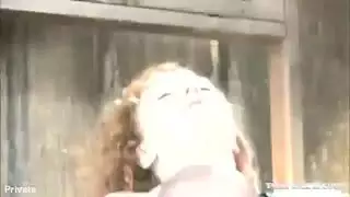 إيحاءات نيك مزدوج: سدادة شرجية وجنس كس عنيف
