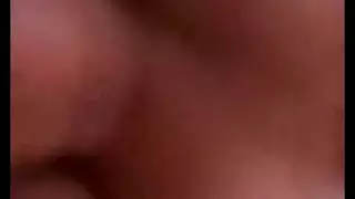 سمراء ساخنة ورجلها في فيلم إباحي عنيف