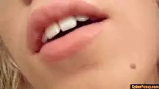 مثير زنبق لابو يلعبها بسلاسة ويصبح الحب مارس الجنس