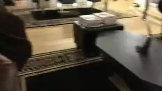 بركة سباحة عامة تستضيف جنس جماعي بين الأعراق