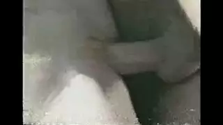 سافانا سيدا تعصر أثداءها الضخمة وهي تلمس مهبلها المحلوق بأصابعها