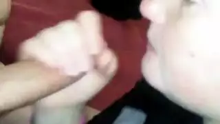 جنس فموي مكثف: مص الزب بشغف حتى يقذف بقوة