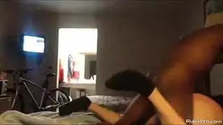 جلسة جنس سرية مع امرأة متزوجة جائعة للقضيب
