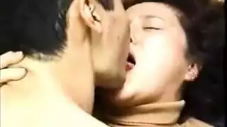 اتمنى واشم كلوتات خالتي وتزنقني وانيكها