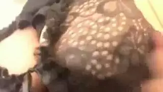 حلوة وبزازها كبار