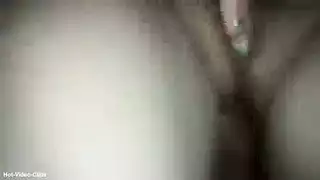 التقطت امرأة سمراء لطيف جدا من متجر ومارس الجنس في شاحنة من قبل اثنين من لاعبو الاسطوانات