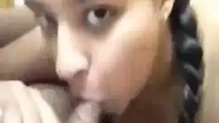 خبير القضيب الأسود يقدم خدمة جنسية مجانية مقابل المال