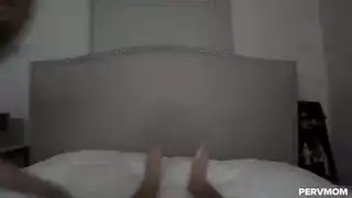 بنت وقحة تستمني بصوت عال بورن طويل