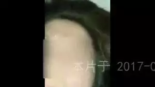 فتاة شقراء مذهلة تحصل على مؤخرتها مضروبة في سحاق صريح