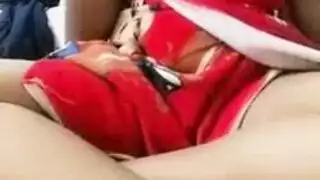 ثديان تُضربان في المطر الغزير