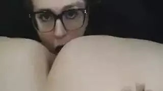 موظف جديد ينك ثلاث عاهرات مكتب يتأوهن