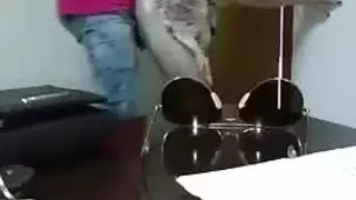 ينيك بنته الكبيرة اللبوه يشعل كسها
