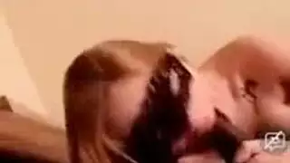 تريو مثليه ساخن يتقاسمن واجبات مص القضيب