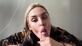 هى تمص وهو فوقه ىلحس كسه