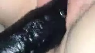 صانعة محتوى صغيرة مهانة بقضيب هاردكور ضخم