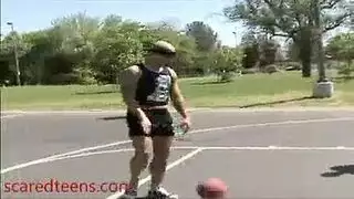 قضيب الحبيب السابق يمنحها جرعة النشوة اليومية