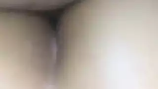 عاهرة مثارة تُملأ بكل بوصة