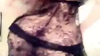 راقصة عربية مثيرة تمارس الجنس بوضعية الكلب بعد خلع ملابسها