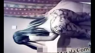 رقص فتاة عربية ساخن مع فرك مهبل مثير