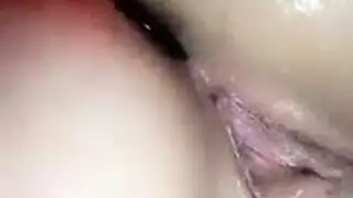 مهبل كرزي مثير للعاب يقطر وتدخله الأصابع