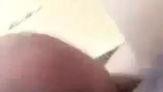 تلميذة آسيوية تغوي معلمها للجماع الخشن على المكتب