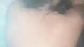 إباحية منزلية: شقراء مغراء تُدمر فرجها