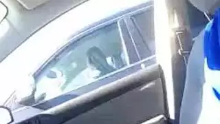 ميكانيكي قذر يمارس الجنس مع كوغار ساخنة فوق منضدة العمل
