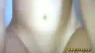 اخرج من طيظ دم احمر وهي تسروخ وتبكي