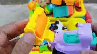 الفتاة اليابانية الشابة تأخذ وضع الكلب المثيرة في فندق إباحي