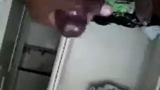 وجه يُفْسَح بواسطة مدمنة قضيب جشعة