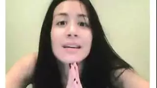 صبية سوريةصغيرة بحضن جارها تفريش