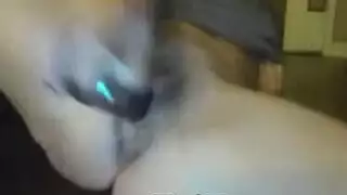 شقراء هاوية تُضاجع بقوة في فيلم منزلي داخلي