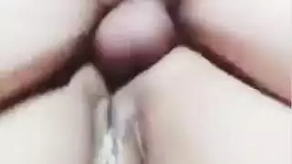 زوجة عاهرة تخون زوجها بقضيب البواب الكبير
