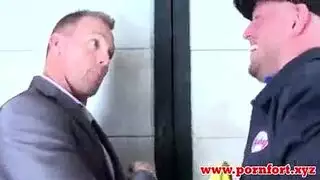 أمين شقراء مثير، كيشا رمادي واثنين من الفاسقات يواجهون رباعية على الأرض، مع رئيسها