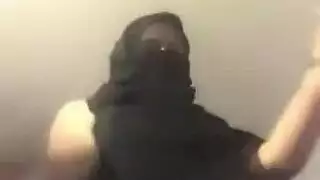 ليالي عربية: مشاهد جنس جماعي جامحة