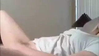 شابة ترسل مقاطع أفلام إباحية متحركة ساخنة للاستمناء