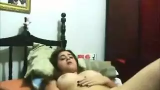 مصرية تصور لحبيبها جسمها
