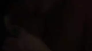 عاهرة زنجبيلية كبيرة الصدر تأخذ قضيبًا صلبًا في فمها وفرجها