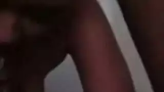 جنس فموي عربي مكثف: ابتلاع قضيب بي بي سي سميك في مشهد إباحي