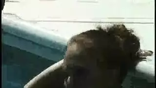 زوجة شابة تلتقط قضيب زوجها بشغف قبل إيلاج عميق
