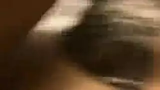 كلبة ذات أثداء ضخمة تتعرض للجماع الفموي والقذف الداخلي