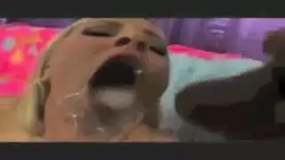 ليندسي أولسون في مشهد إباحي جامح تهيمن على جارها الشهواني