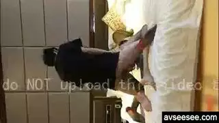 استخدام فم الفتى المراهق في جماع الحلق العنيف