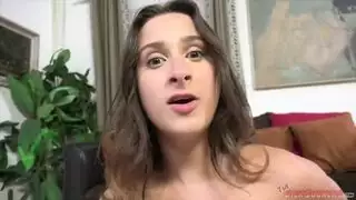 رضع ثدي بين لبنات