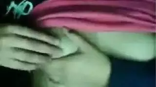 العاهرة المتعطشة للكاميرا تأخذ كل سنتيمتر
